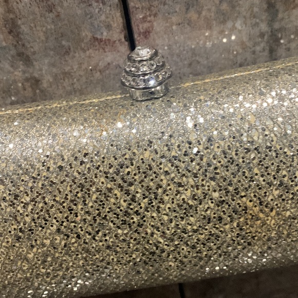 Shimmery silver Designer clutch - Picture 4 of 7